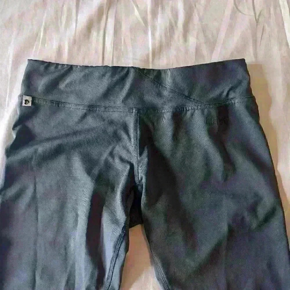 I.Fiv5, 3/4 leggings, with pocket,  grey, size Medium - Picture 6 of 8